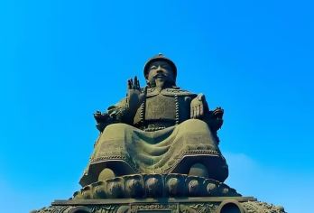 大昭寺+塞上老街+敕勒川草原+内蒙古博物院【经典地标、文化体验与自然风光，兼顾高效与深度体验。】