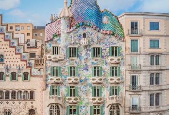 西班牙巴塞罗那市区-高迪奇幻建筑与海港落日之旅-包车-精选【专属客服和本地中文司机，一家一团包车】