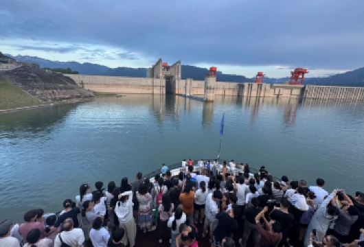 两坝一峡全域游|船观大国重器 乘船坐电梯过百米垂直升船机【乘百米垂直升船机，亲历船舶电梯过坝，沉浸式打卡大国重器】