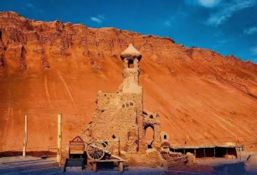 坎儿井+火焰山+库木塔格沙漠【游玩吐鲁番热门的景点。带您走进吐鲁番火州之旅。深切感受吐鲁番的人文和历史。】