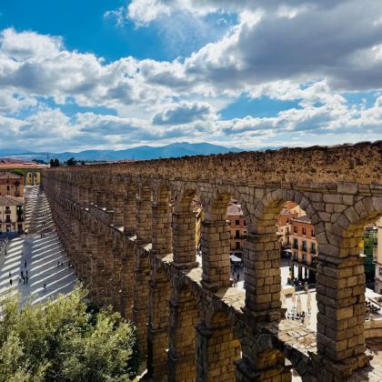 马德里出发：塞戈维亚古罗马水道桥 +阿维拉古城墙一日游