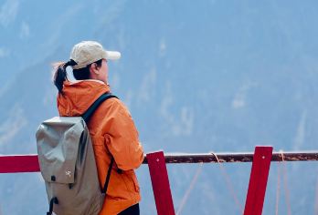 中虎跳峡徒步一日游【2-8人小团+高路-张老师客栈+向导】【[舒心游玩]2-8人精品商务小团，告别人潮拥挤，让您的旅途更舒心】
