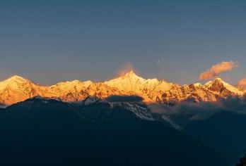 香格里拉+梅里雪山一日游【日照金山+纳帕海旅拍+午餐简餐】【[旅拍体验]重磅升级旅拍项目，行程可在纳帕海景点体验免费换装旅拍：含1套服装+简妆+底片2张！】
