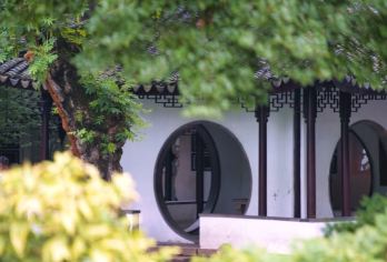 拙政园门票+1.5小时人工讲解服务不限人群【拙政园被认为是江南古典园林的代表作和中国园林艺术的珍贵遗产。】