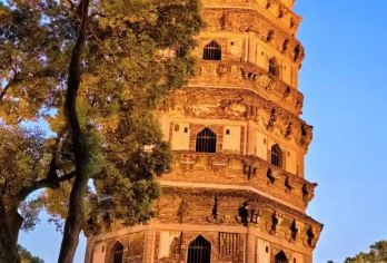 上海至苏州之旅：拙政园+狮子园+寒山寺+虎丘【联合国教科文组织世界遗产名录上的苏州园林，错过它就等于错过了苏州。 拥有1500年历史的古老佛教寺庙 拥有众多历史遗迹的2500年历史的山丘】