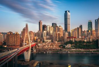 【山城重庆】英文导游服务/行程自由可调【重庆，别称“山城”“雾都”“桥都”，是一座兼具山水之险、人文之韵与现代活力的魔幻都市】