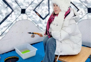 长白山冰川冬钓·渔乐时光【暖帐垂钓|渔获之喜|现钓现烤】【包含万达度假区内往返、湖畔暖帐、渔具及取暖设备的使用。钓获的鲜鱼可现场处理，品尝冰湖焰炙的原始风味。】