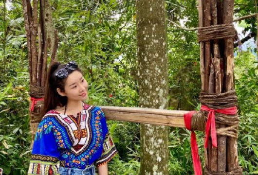 【精品小团】基诺山寨+曼远村纯玩一日游丨可上门接送丨赠小吃【[专属服务]配备专业司导，正规运营车辆，持证上岗提供更细致的讲解和个性化服务，不打卡不走马观花】