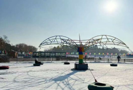 【长春】世界雕塑园+南湖公园冰雪乐园+吉林省博物院包车一日游【游长春经典一日：长春世界雕塑园、南湖公园和其冰雪乐园（冬天限定）、吉林省博物院、水文化生态园。】