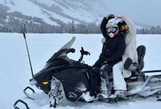 中国雪乡一日游 私家VIP 雪地摩托+冰雪画廊+雪乡夜景【[潮玩法] 雪地摩托+雪地坦克登大秃顶子山/冰雪画廊+雪谷童话乐园/雪乡+倒站车/棒槌山/雪韵大街】