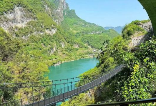 G348国道+三峡移民博物馆【纯美自然风光：G348国道沿途有西陵峡壮丽的峡谷风光，江水奔腾，两岸山峰对峙，如诗如画。】