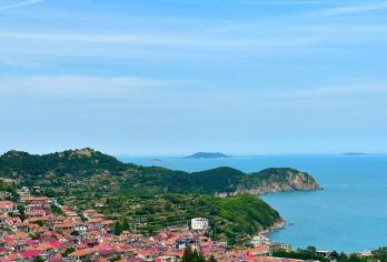 青岛崂山+青山渔村+觅天洞+崂山太清宫一日游-可中英文服务【打卡灵山大佛，邂逅震撼奇观，收获心灵慰藉】