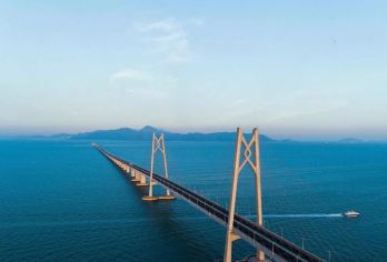 【私家团】豪华游轮海上观港珠澳大桥+日月贝+珠海渔女一天【乘坐游轮出海看港珠澳大桥，2次从桥底穿过，360度近距离观赏新世界七大奇迹】