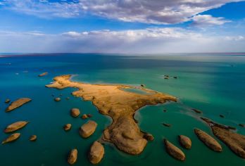 察尔汗盐湖+水上雅丹+雅丹地貌一日游【多套餐可选】【小团沙地摩托，湖中航拍等特色玩法等您随心挑选】