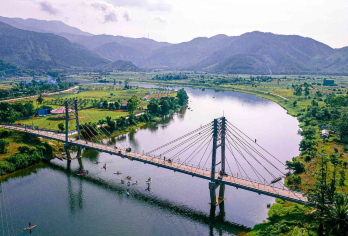 岘港：和北村探索之旅，体验烹饪、骑行和自然风光【所有食材均来自当地，保证菜肴风味纯正新鲜，让您体验地道美味。 骑行 12 公里，穿越风景如画的山村，沉浸在如画的风景和乡村魅力之中。 烹饪课：在经验丰富的老师指导下，学习如何烹制越南传统菜肴，深入了解越南籍美食的精髓。】