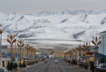 人生第一座雪山赠骑马体验·祁连山草原+岗什卡雪峰·连心湖瀑布【精品纯玩小团/封顶8人上门接/赠送草原骑马体验】