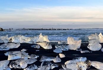 冰岛雷克雅未克-太阳航海者-蓝湖可追极光多日包车-精选【专属客服和本地中文司机，一家一团包车】