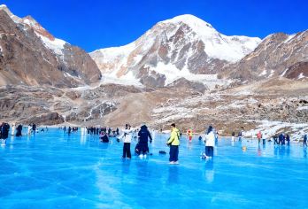 西藏琼穆岗日雪山徒步一日游【雪山冰湖一网打尽】【[精心设计]距离拉萨的雪山，挑战5400米神山，自发线路，多游玩少乘车、纯玩无购物】