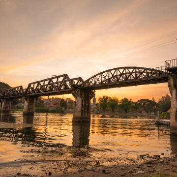 泰国北碧府桂河大桥+爱侣湾瀑布一日游