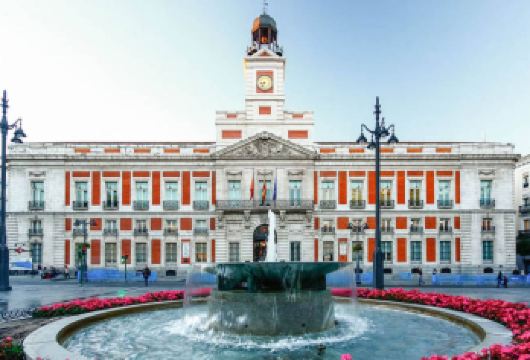 西班牙+马德里王宫+普拉多博物馆+太阳门广场+丽池公园包车游【精品包车，私享空间，上门接送，轻松出行】