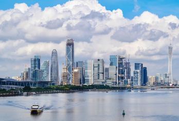 广州经典一日游-越秀公园五羊雕像+陈家祠+沙面+粤海关【探访广州城徽“五羊雕像”，感受“羊城”千年历史底蕴；漫步陈家祠，领略岭南宗祠建筑艺术】