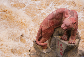 丽江出发+金沙江观景台+午餐+虎跳峡+返回丽江.一日游【(精选线路) 品质线路，虎跳峡一日游，全程用车.无缝接送、为您带来舒适的旅行体验。】