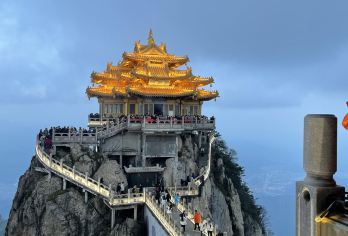 洛阳老君山+中天门+十里画屏+金顶+玉皇顶陪爬一日游【可提供英文服务-往返接送-可选导游-可代订门票】