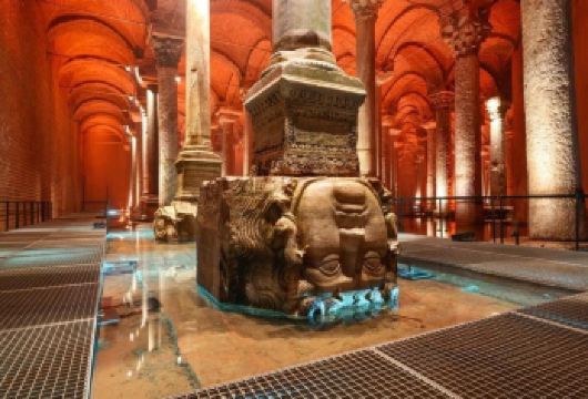 土耳其伊斯坦布尔蓝色清真寺+圣索菲亚大教堂+地下水宫一日游【跟随专业向导，深度游览圣索菲亚大教堂、蓝色清真寺及地下水宫三大标志性景点】