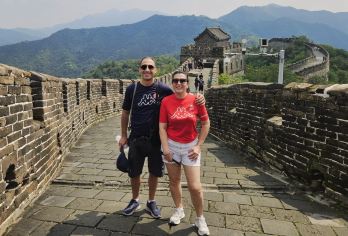 慕田峪长城5公里导览徒步之旅（含上山缆车）【无需攀爬山坡和排队等候——乘坐舒适的缆车即可上山。 专家带领的 5 公里徒步旅行——一次性穿越整个区域，参观所有 20 个瞭望塔。 隐秘的观景点和小径——保证拍出没有人群的照片，带来原汁原味的体验。】