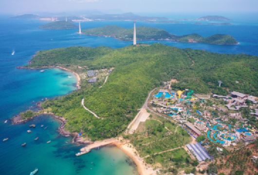 缆车 +水上逗趣船乐园 + 乘船游览 3 个岛屿（行程 4）【徐昂岛珊瑚礁浮潜点 五月鲁特隆岛适合漫步沙滩、在泻湖游泳、参加各种有趣的活动，或在海滩酒吧放松身心。 乘坐世界上最长的缆车，体验激动人心的旅程——高悬于天际，饱览壮丽的全景。】