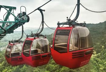 财神庙+上行索道+灵隐寺+飞来峰一日游丨赠送18籽手串+讲解【含北高峰上行索道+天下第一财神庙(灵顺寺)门票，一步登顶北高峰山巅，俯瞰西湖全景。】