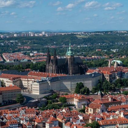 捷克布拉格-跳舞的房子-黄金巷-火药塔-全境包车-私享行