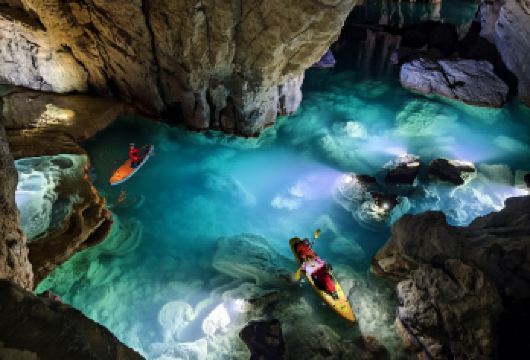 【<酷游贵州-青龙潭>“秘银洞”—山水间的清凉诗篇】【全套水域装备（浆板，玻璃船，潜水湿衣，救生衣，探洞头盔头灯等）】