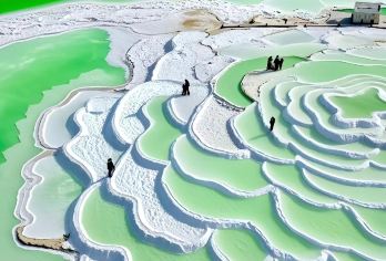 格尔木+察尔汗盐湖+翡翠湖1日【拒绝早起|无套路|真纯玩】【私密/自由/猎新/慢节奏，早晨出发时间晚，景区游览时间充足，旅途行程自由，给您一天深度休闲体验之旅。】