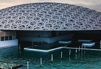 阿布扎比卢浮宫+总统府+大清真寺一日游【中文司导接送+午餐】【[品质亮点]：1人可订，8人小团，迪拜出发上门接送，客服24小时在线，旅游管家为您操办一切】