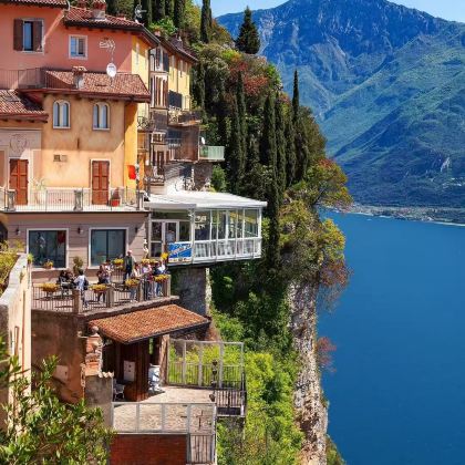 【加尔达湖悬崖小镇】特雷莫西内悬崖小镇包车一日游【中文司机】