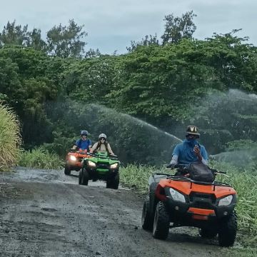 毛里求斯蓝湾玻璃底船浮潜+自然桥四驱车一日游【纯玩】