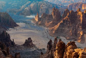 埃尔奥拉出发：火山地貌+伊克玛山谷探秘【省时省心+行程灵活+VIP包车一站式服务+中文司导】