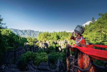 30人团【纯玩·含接送·含30元必消景交】梭布娅石林一日游【[匠心独具]恩施，一个如诗如画的地方，等待着你的探索。 踏上这片土地，仿佛进入了一个梦幻的世界。】