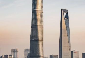 上海中心+外滩+浦江夜游：上海观光巴士拼团半日游【登上世界前三高楼的上海中心，在118层上海之巅俯瞰上海全景】