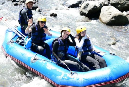 巴厘岛：阿勇河漂流+网红大秋千一日游 | 往返接送【漂流刺激+网红秋千打卡，一日体验“动感与浪漫”双重玩法。】