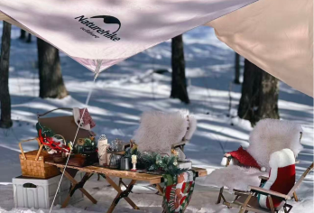 长白山圣诞下午茶·雪地派对【煮热蓝莓酒|篝火甜点|场景布置】【于长白山静谧雪林中设圣诞主题场景布置，体验冬日露营野趣，感受雪中篝火的独特户外魅力。】