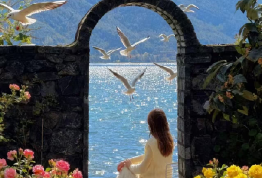 云南丽江+泸沽湖【360度环湖+猪槽船登岛】【泸沽湖全景+猪槽船+特色餐】