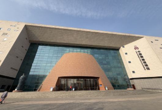 淄博陶瓷琉璃博物馆代预约+金牌导游1.5H精讲+含蓝牙耳机【20人以内小团】