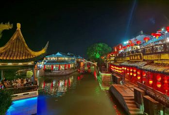 杭州往返：西塘+巧克力小镇 |一单一团 |中英多语定制包车#【[品质纯玩]拒绝走马观花式游览，资深司导一站到底式管家，行程景点可定制】