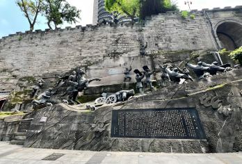 重庆环古城门徒步（九开八闭十七门|资深导游带您领略山城美景）【山城都市风光 | 历史与现代的交融 | 出发时间可调 | 可选英文导游 | 行程可调 | 可定制行程】