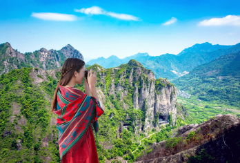 温州雁荡山+灵峰日景+灵岩景区+大龙湫+灵峰夜景一日游含景交【春天的雁荡山万物复苏，满山遍野的杜鹃花盛开，如诗如画；夏天的雁荡山绿意盎然，清凉避暑，是理想的度假地】