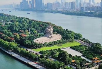 15人小团长沙一日游+湖南博物院+橘子洲+赠橘洲小火车+奶茶【1：小团特别赠送：[湖南博物院无线耳麦服务]，品牌矿泉水，湖南中旅-五星级旅行社-品质保证-售后无忧】