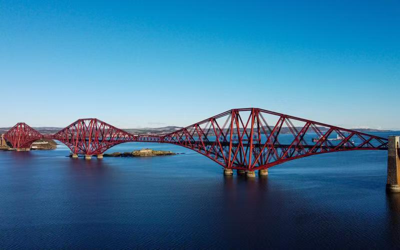 爱丁堡小众景点一日游：福斯桥+布莱克内斯城堡+林利思戈宫