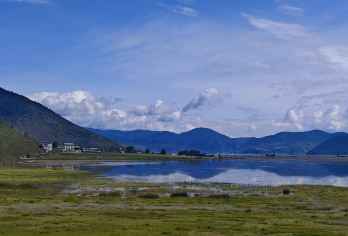 云南迪庆纳帕海+石卡雪山+独克宗古城包车一日游中英文服务【纳帕海四季幻镜，石卡雪山八峰览胜，独克宗古城月华如练，桃源三绝醉心神。】